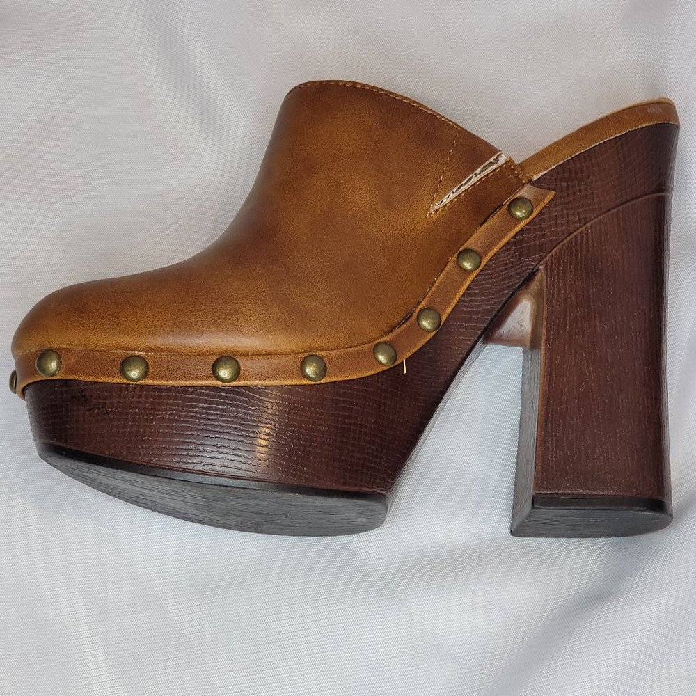 Candie's Platform Mule